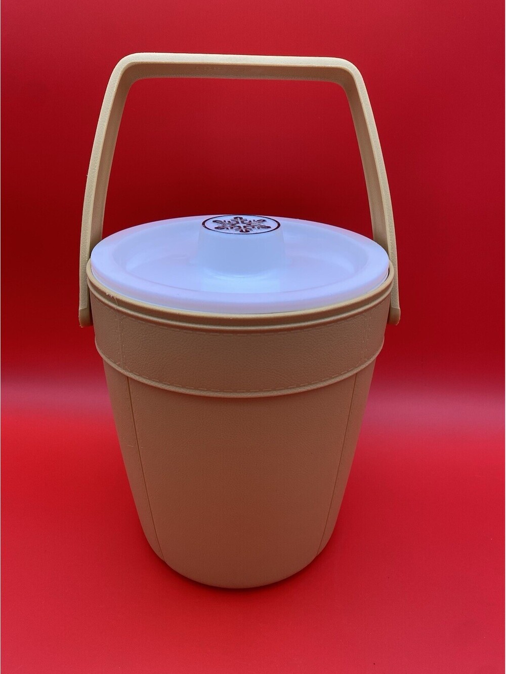 Rubbermaid VTG Harvest Gold Handled Ice Bucket w/ Snowflake Patterned White Lid